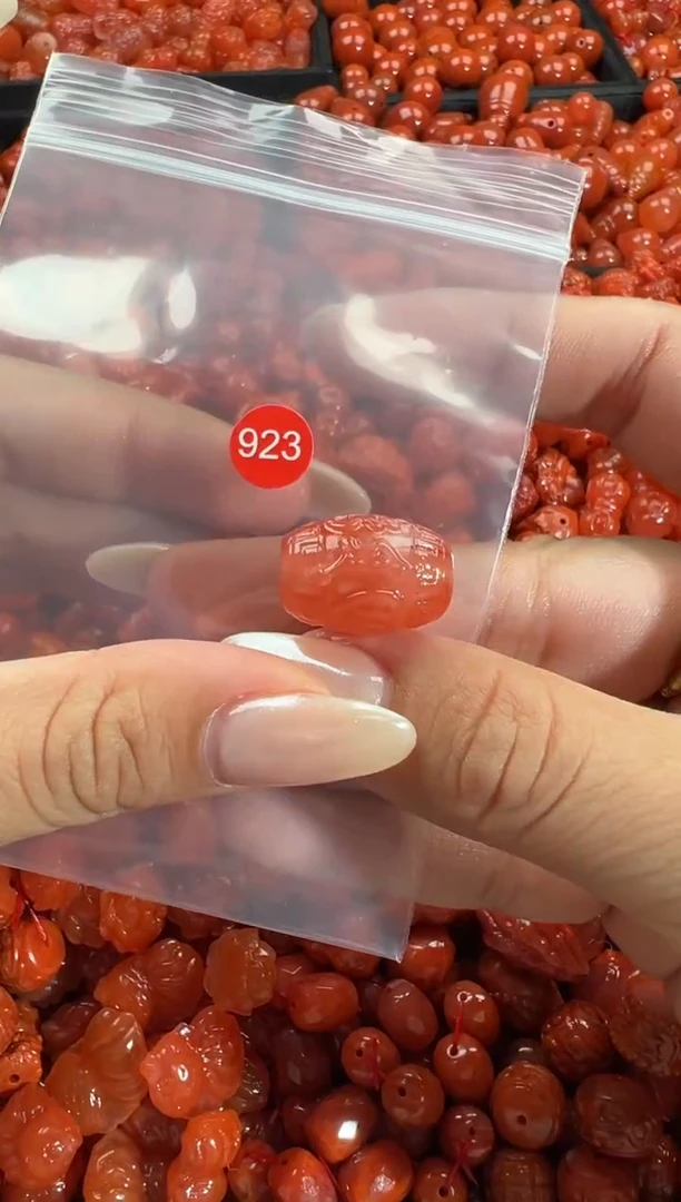 颈饰未镶嵌南红玛瑙1