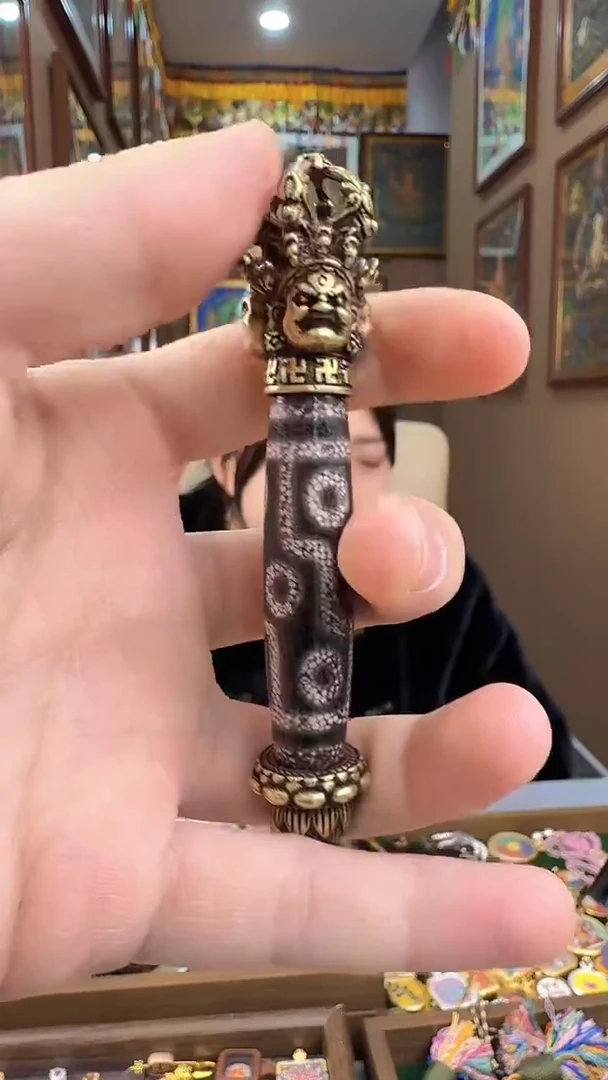 吊坠九眼天珠大黑天-热贡纯手绘唐卡