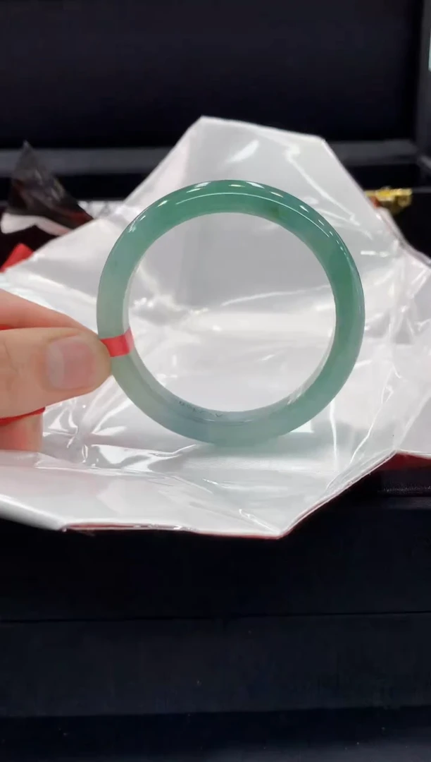 翡翠手镯未镶嵌手镯