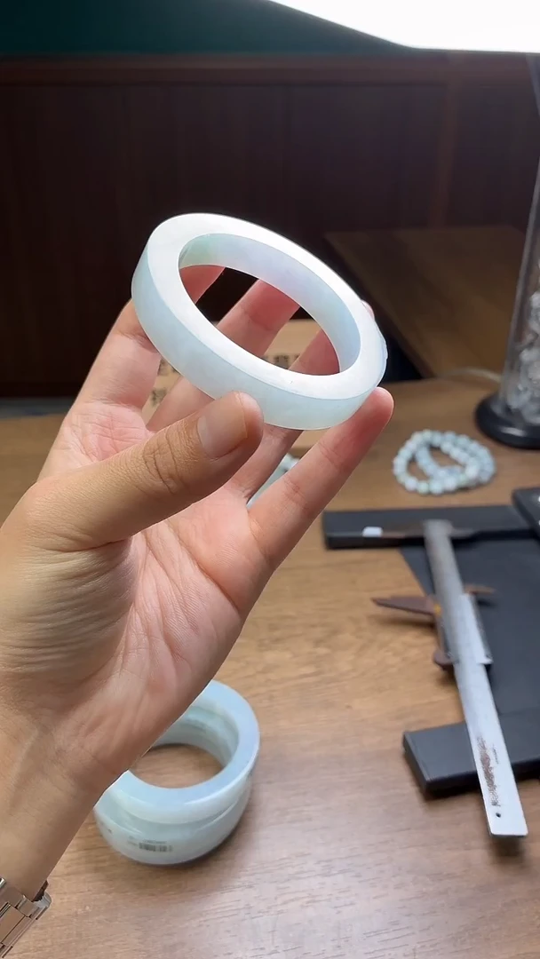 未镶嵌手镯定制翡翠天*定制