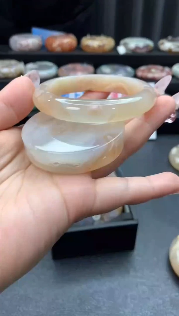 未镶嵌手镯石英质玉（57圈口）赠送镯心 无证书