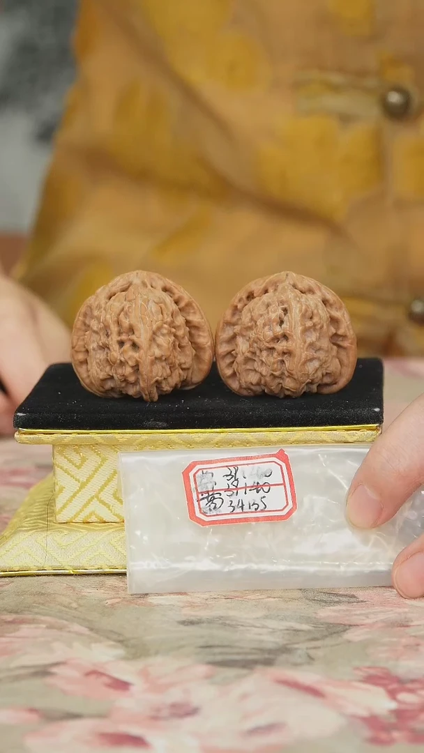 文玩核桃把件白狮子