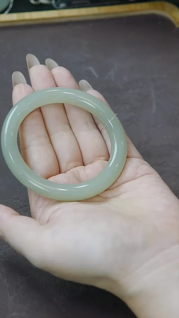 未镶嵌手镯和田玉51圈口 湖晴水手镯