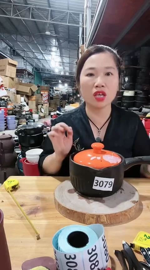 3079明显瑕疵黑色奶锅