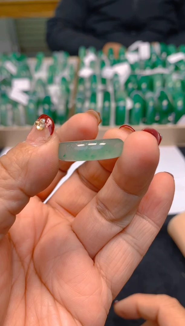 【闪购商品】石英质玉戒指未镶嵌冰美人非洲翠A货
