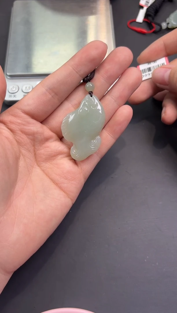 【闪购商品】和田玉吊坠(赠链)未镶嵌且末微色差近矿吊坠