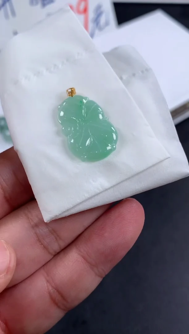 颈饰18K金镶嵌翡翠M*翡翠