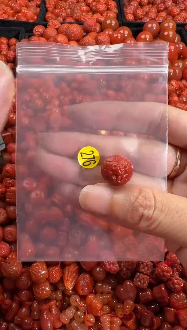 南红玛瑙未镶嵌颈饰1