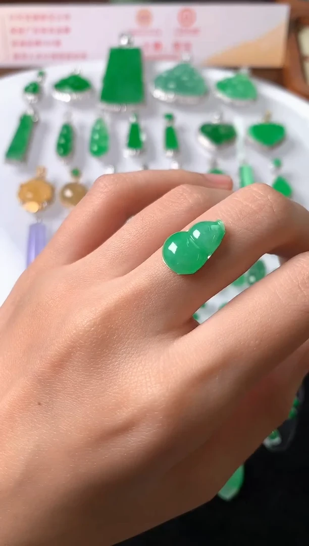 未镶嵌定制翡翠裸石（定制镶嵌）