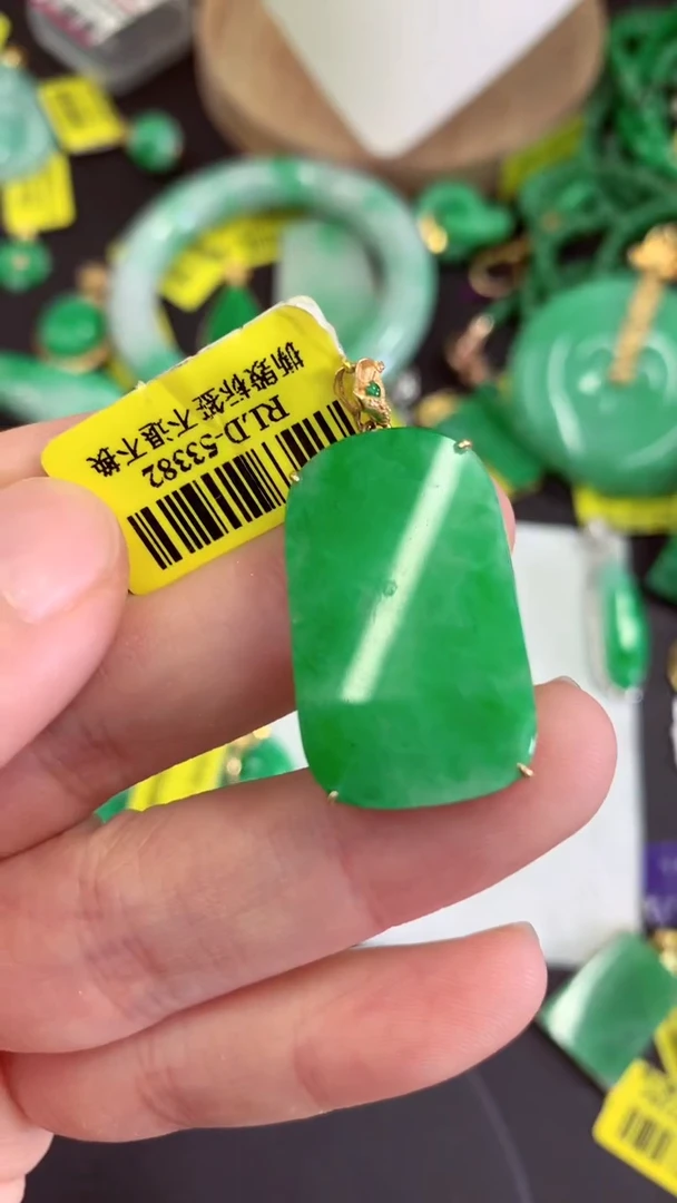 吊坠(不含链)18K金镶嵌翡翠挂件