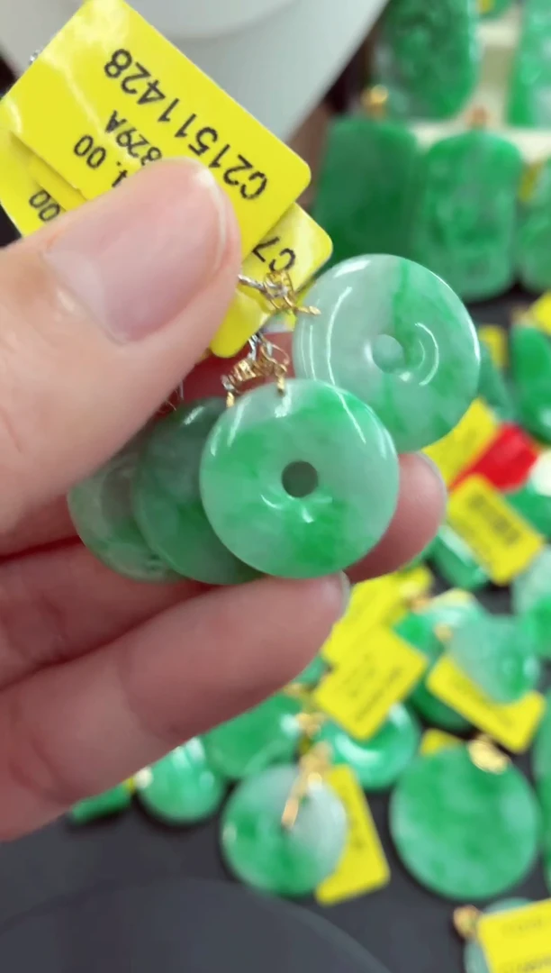 吊坠(不含链)18K金镶嵌翡翠多样性发货其中一件