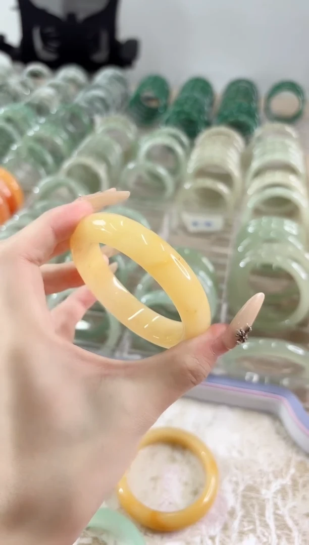 未镶嵌手镯石英质玉38-57HU