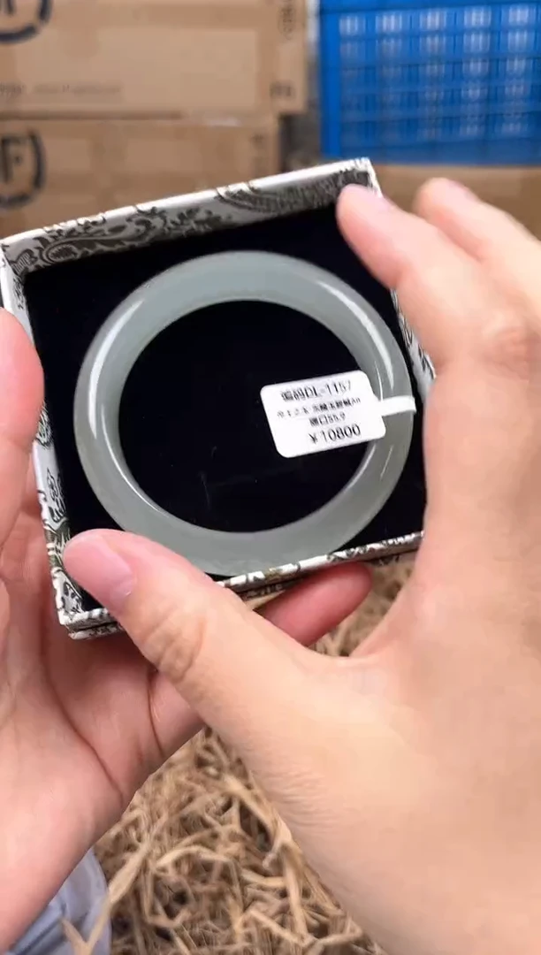 未镶嵌手镯石英质玉DL1157