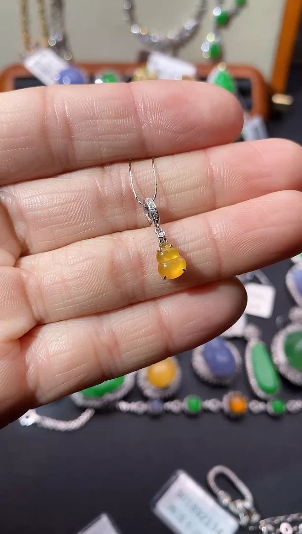 【闪购商品】翡翠吊坠(不含链)18K金镶嵌吊坠