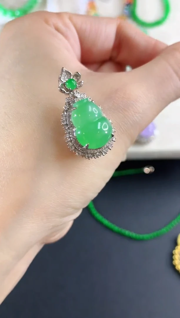 吊坠(不含链)18K金镶嵌翡翠90|