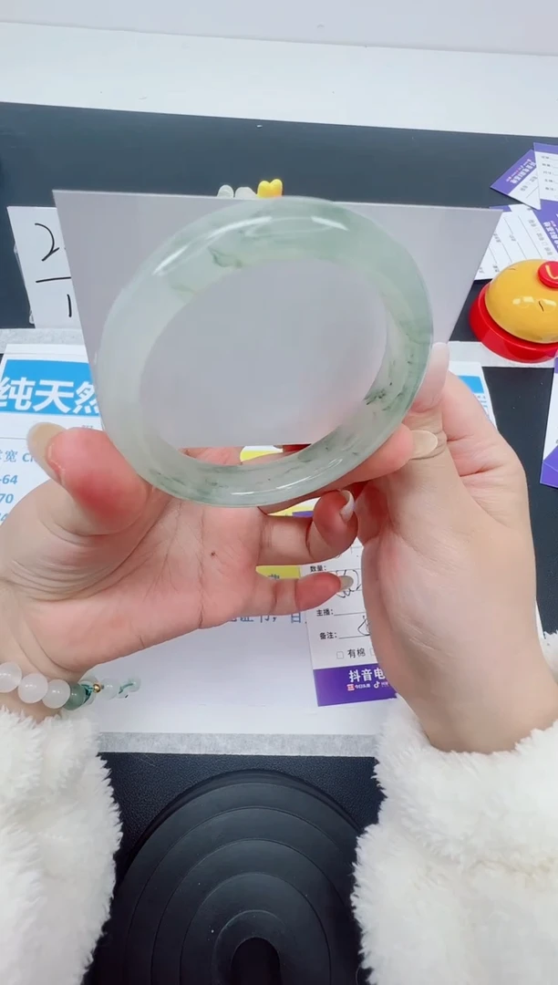 【闪购商品】石英质玉手镯未镶嵌编号：154--56.2圈 天山翠