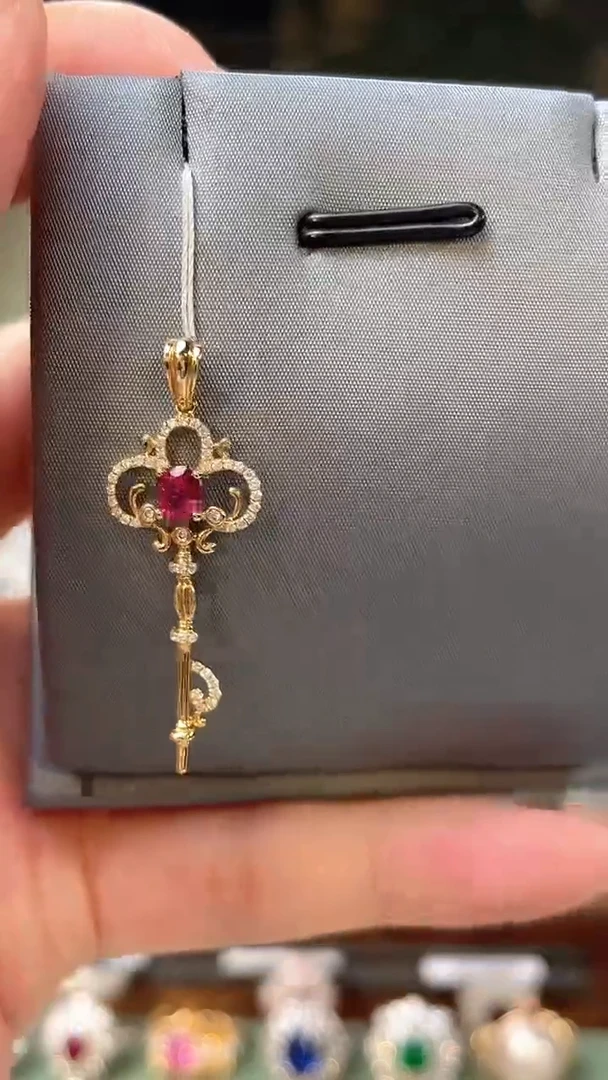 吊坠(不含链)18K金镶嵌红宝石主石：0.35ct