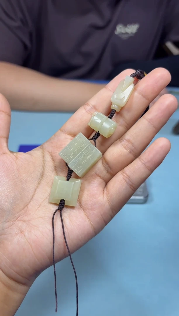 和田玉未镶嵌颈饰1