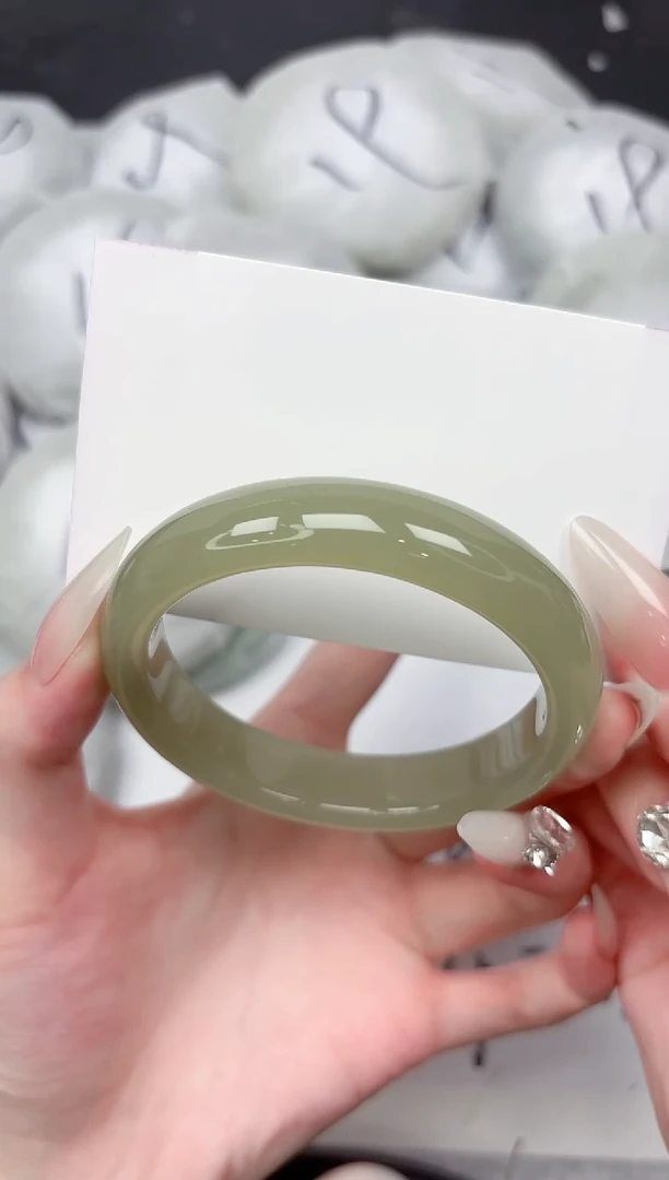 未镶嵌手镯石英质玉27-58.4