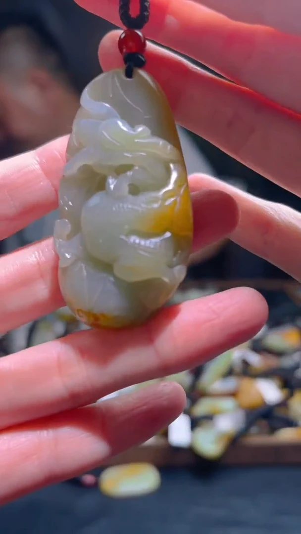 和田玉未镶嵌颈饰`