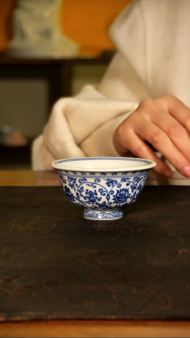 青花缠枝莲压手杯LXT