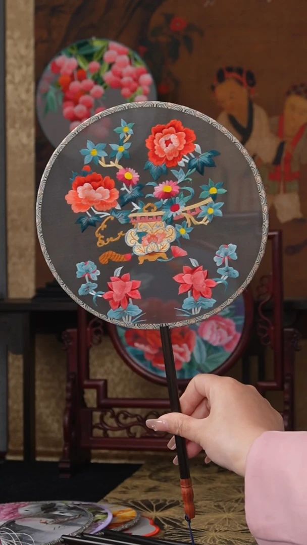 刺绣绣花团扇非遗