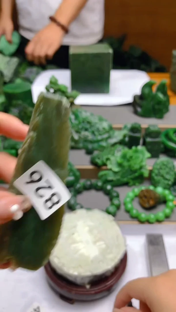 和田玉（碧玉）未镶嵌珠宝半成品826