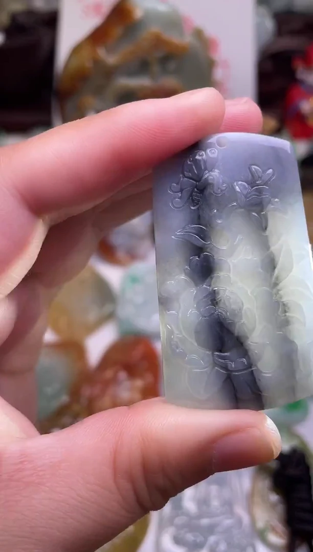 颈饰未镶嵌翡翠牡丹