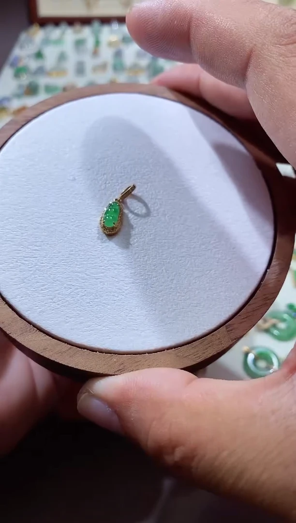 吊坠(不含链)18K金镶嵌翡翠钻*心111111