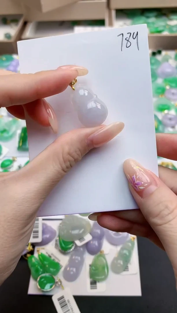 颈饰18K金镶嵌翡翠天然缅甸A货翡翠