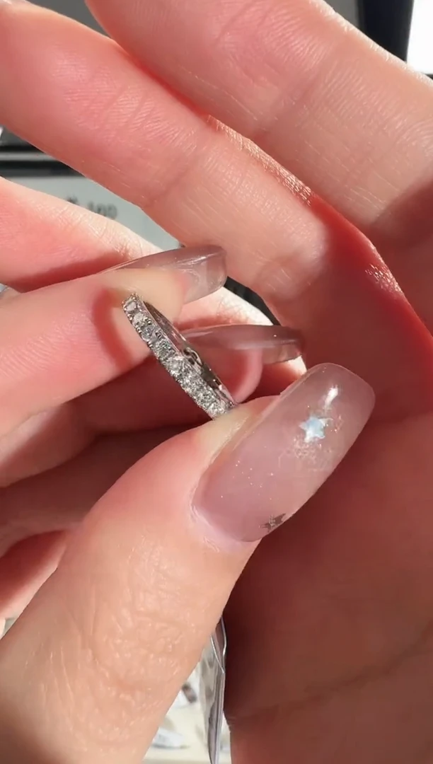 18K金镶嵌戒指/指环钻石k白排戒1.76g