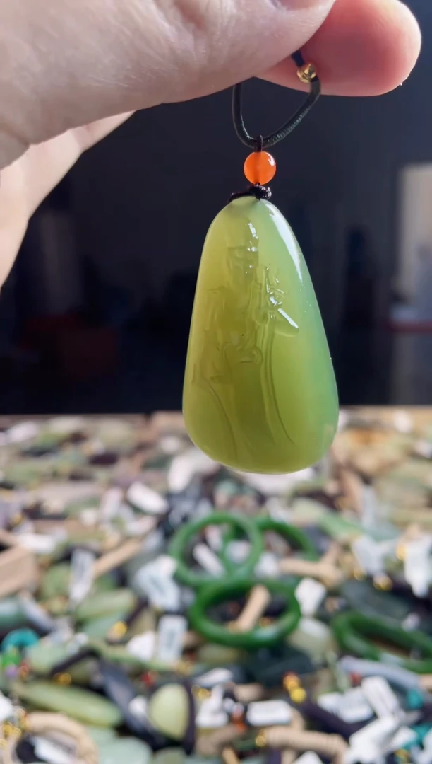 颈饰未镶嵌和田玉1