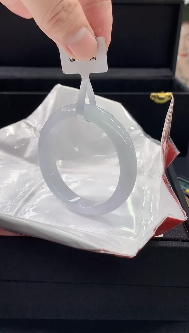 翡翠手镯未镶嵌手镯