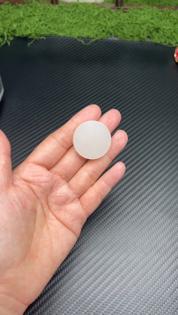 吊坠(赠链)未镶嵌和田玉黑山微色差吊坠