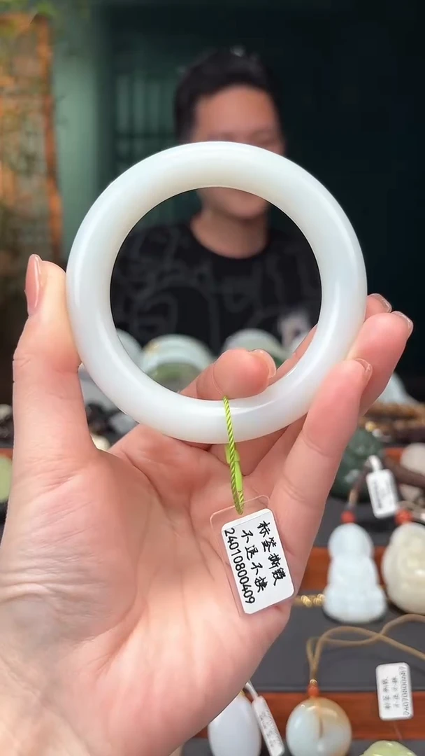 【闪购商品】和田玉手镯未镶嵌1