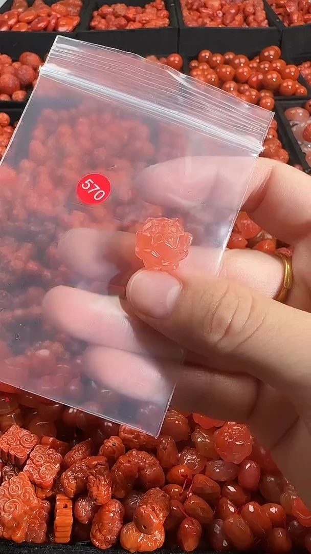 颈饰未镶嵌南红玛瑙1