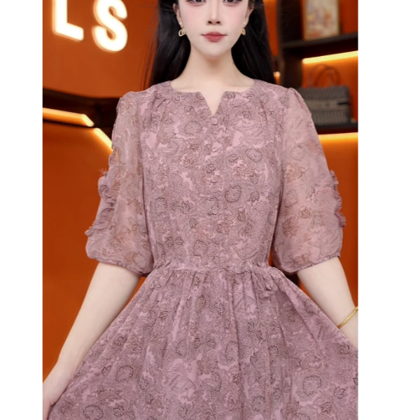 娇粉绮丽-2025新款高档显瘦减龄连衣裙