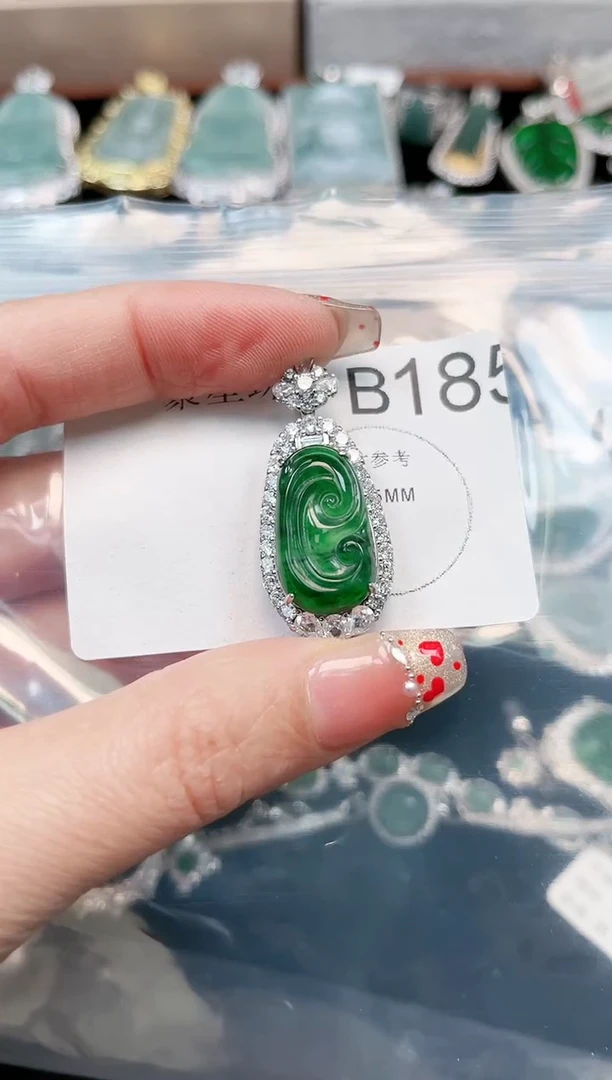 【闪购商品】翡翠颈饰未镶嵌185赠皮绳