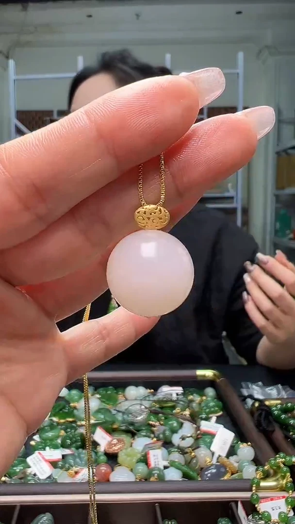 颈饰18K金镶嵌和田玉（多样性发货.发其一)12.11.38