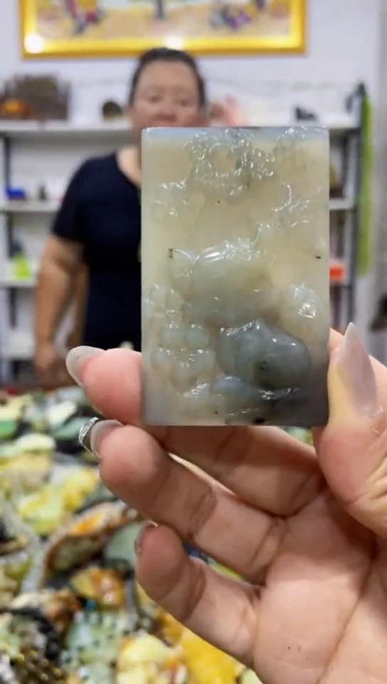 岫玉未镶嵌吊坠