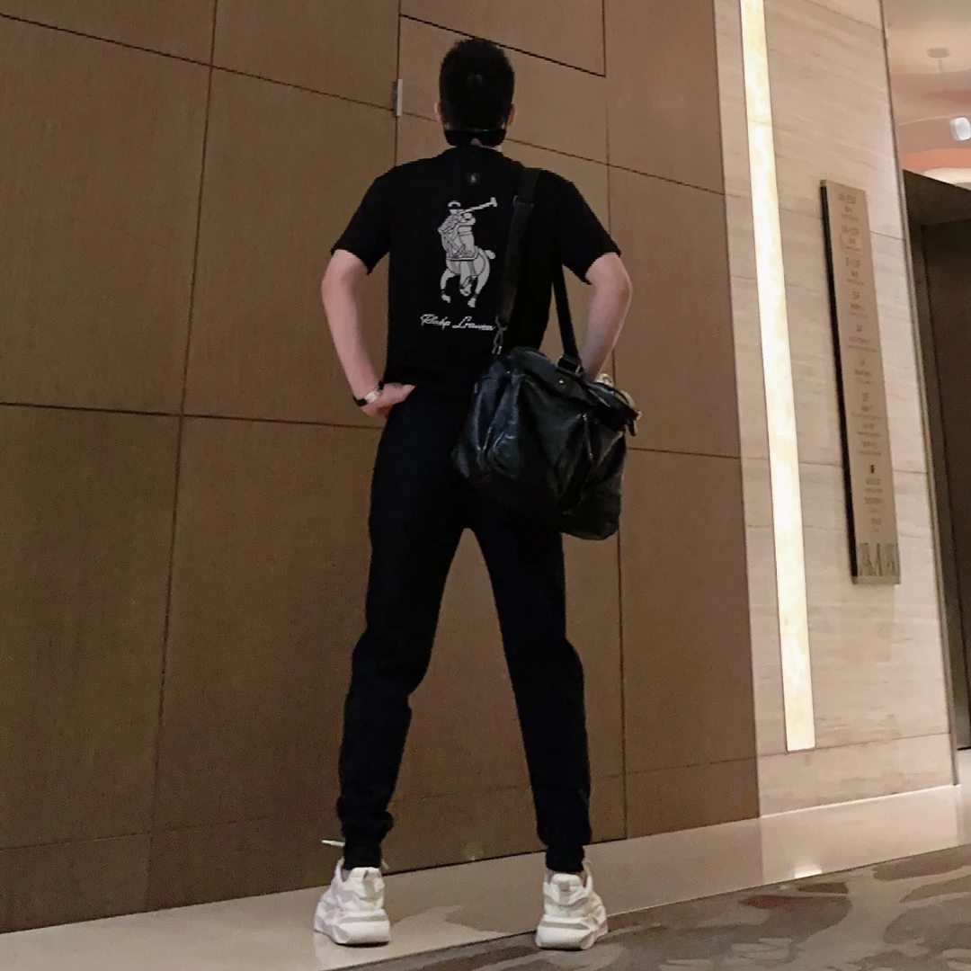 【航航出品】秋季时尚轻奢简约百搭潮流修身圆领刺绣款战马男士半袖