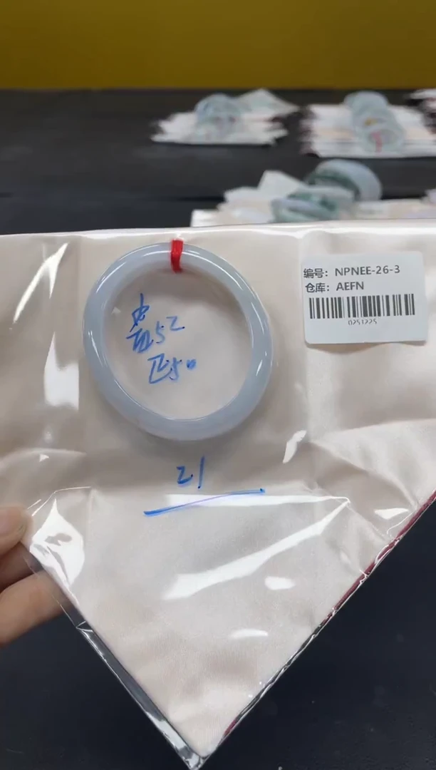 未镶嵌手镯翡翠翡翠手镯