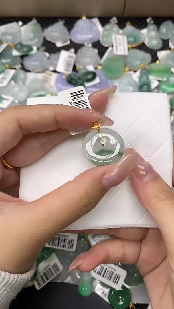 颈饰18K金镶嵌翡翠1111111111