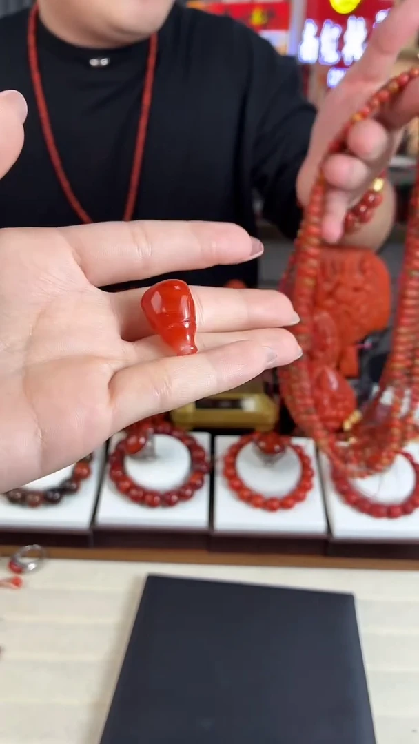 未镶嵌瓦西精工雕刻三通配饰南红玛瑙（多样式发其一）