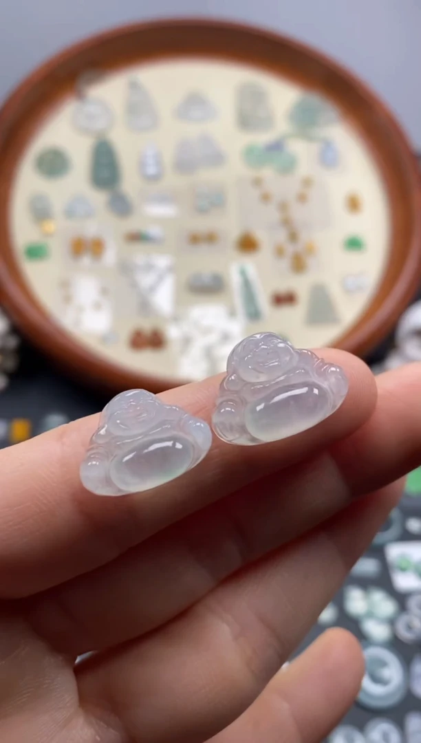 颈饰未镶嵌翡翠冰佛公1对/芬