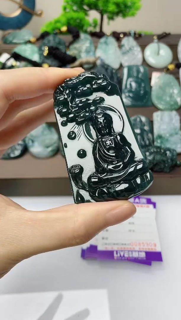 翡翠未镶嵌颈饰