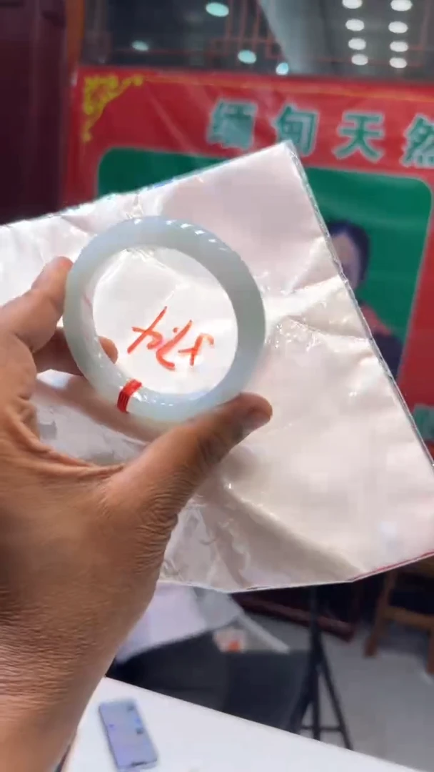 翡翠手镯未镶嵌手镯