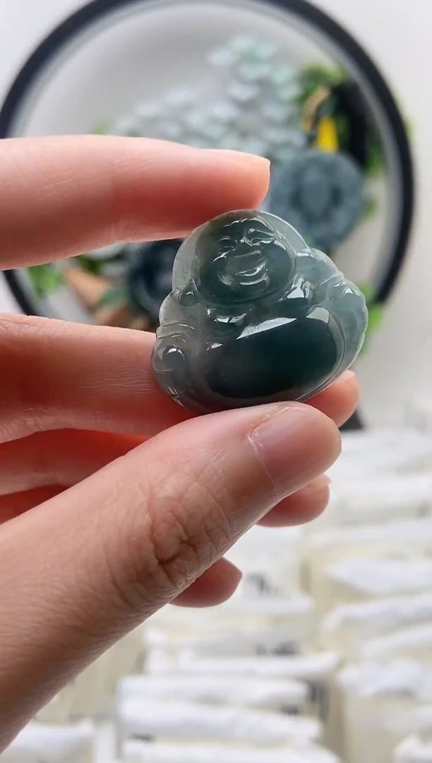 翡翠未镶嵌颈饰佛公