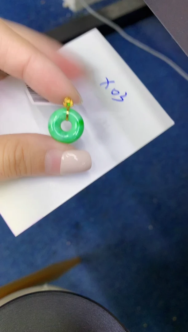 颈饰18K金镶嵌翡翠缅甸天然翡翠A货