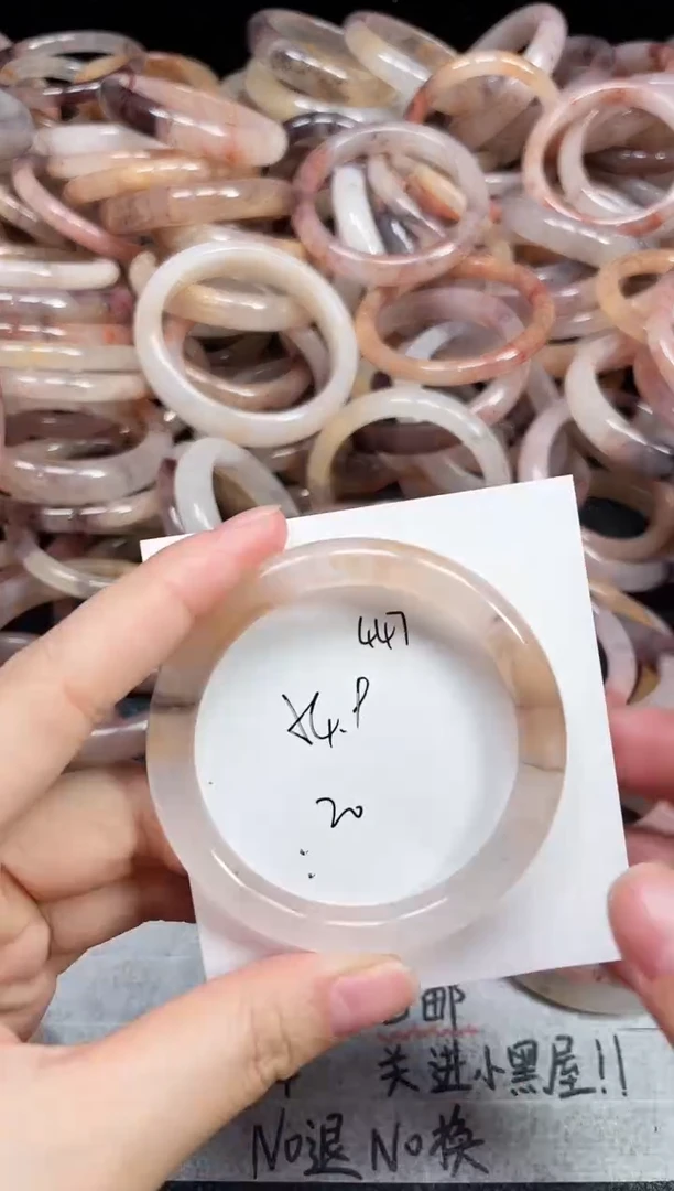 未镶嵌手镯石英质玉447